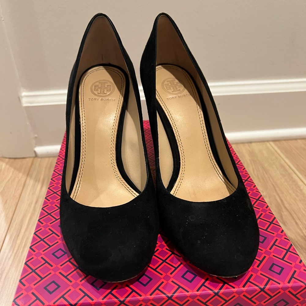 Tory Burch Astoria 90mm Wedge - Lancaster Suede, Size 9, Black